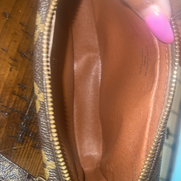 Vintage Louis Vuitton Crossbody - Picture 7 of 9